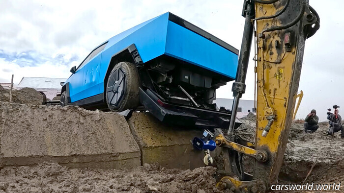 Test di tortura scatta telaio di Cybertruck, vecchio Ram regge senza rompere un sudore / Carscoops